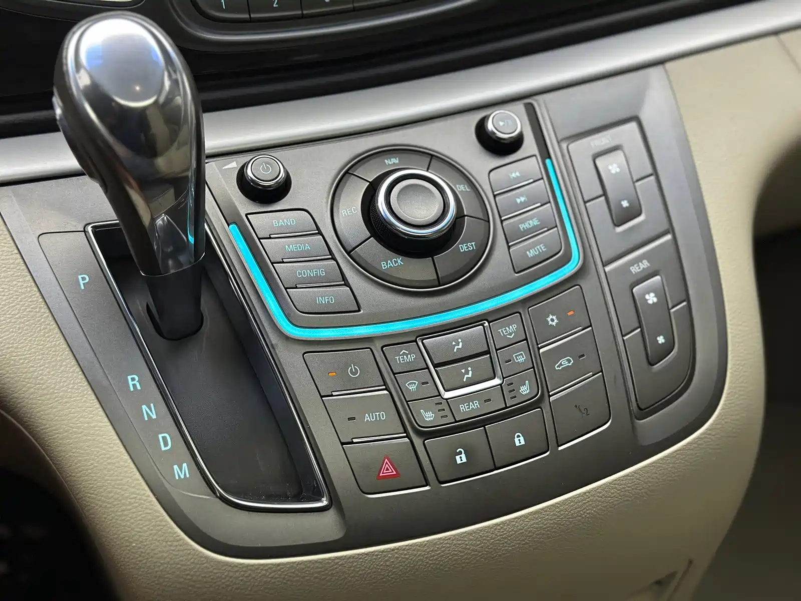 Photo 23 - Buick GL8