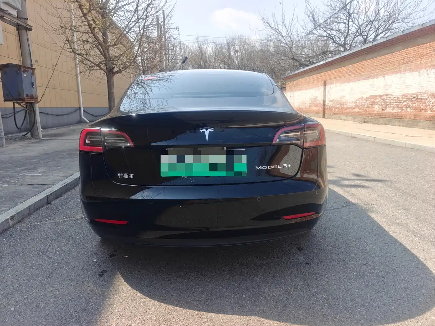 TESLA MODEL 3