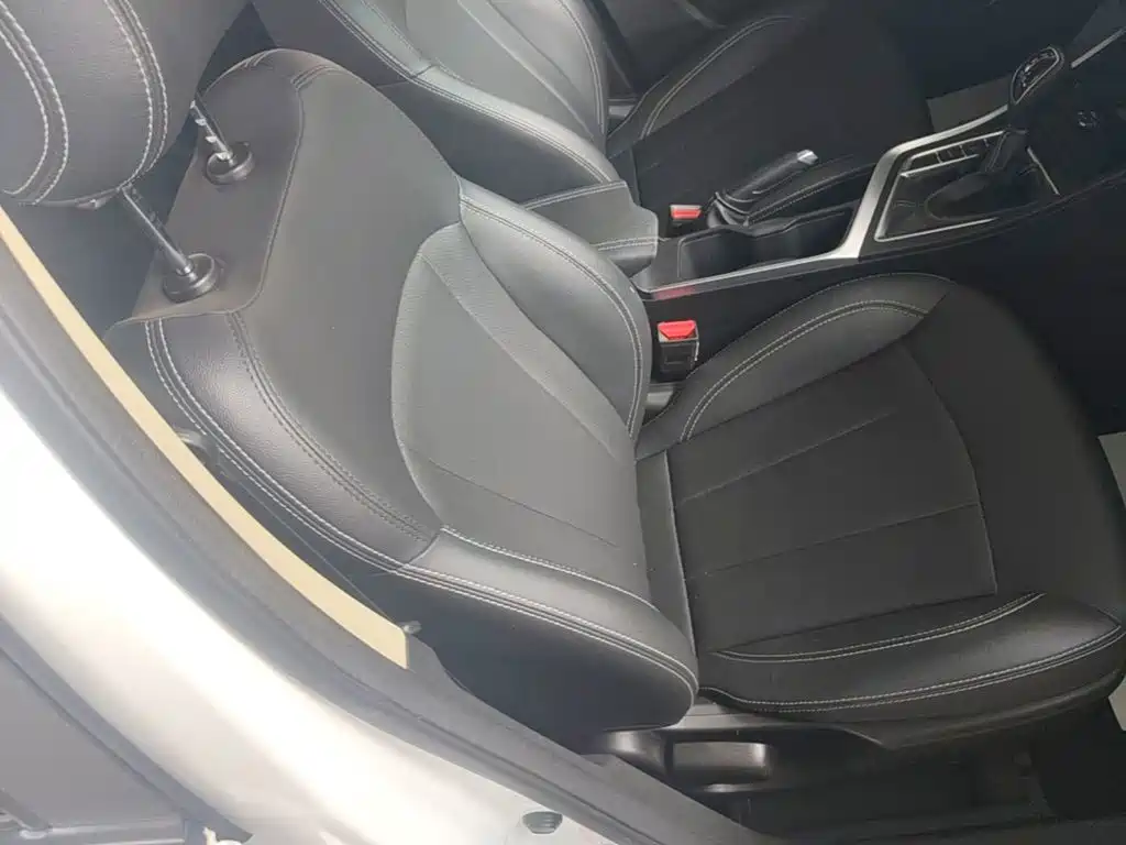 Фото 25 - Geely Vision X3