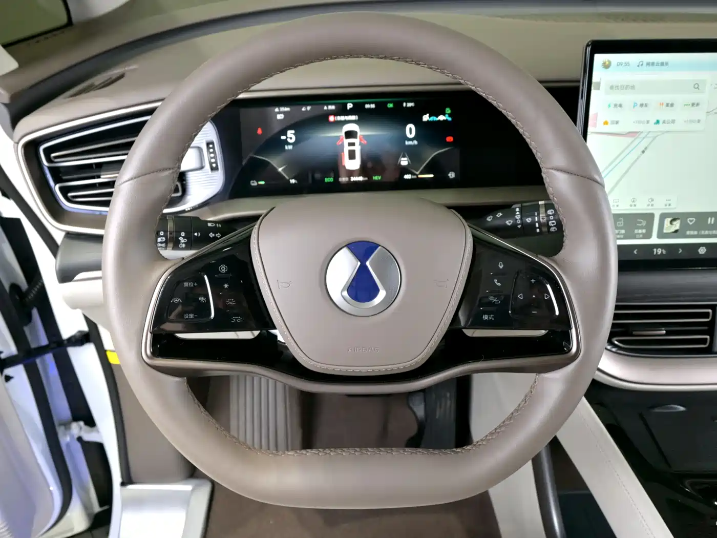 Denza D9 2022 DM-i 970 AWD Flagship фото 15
