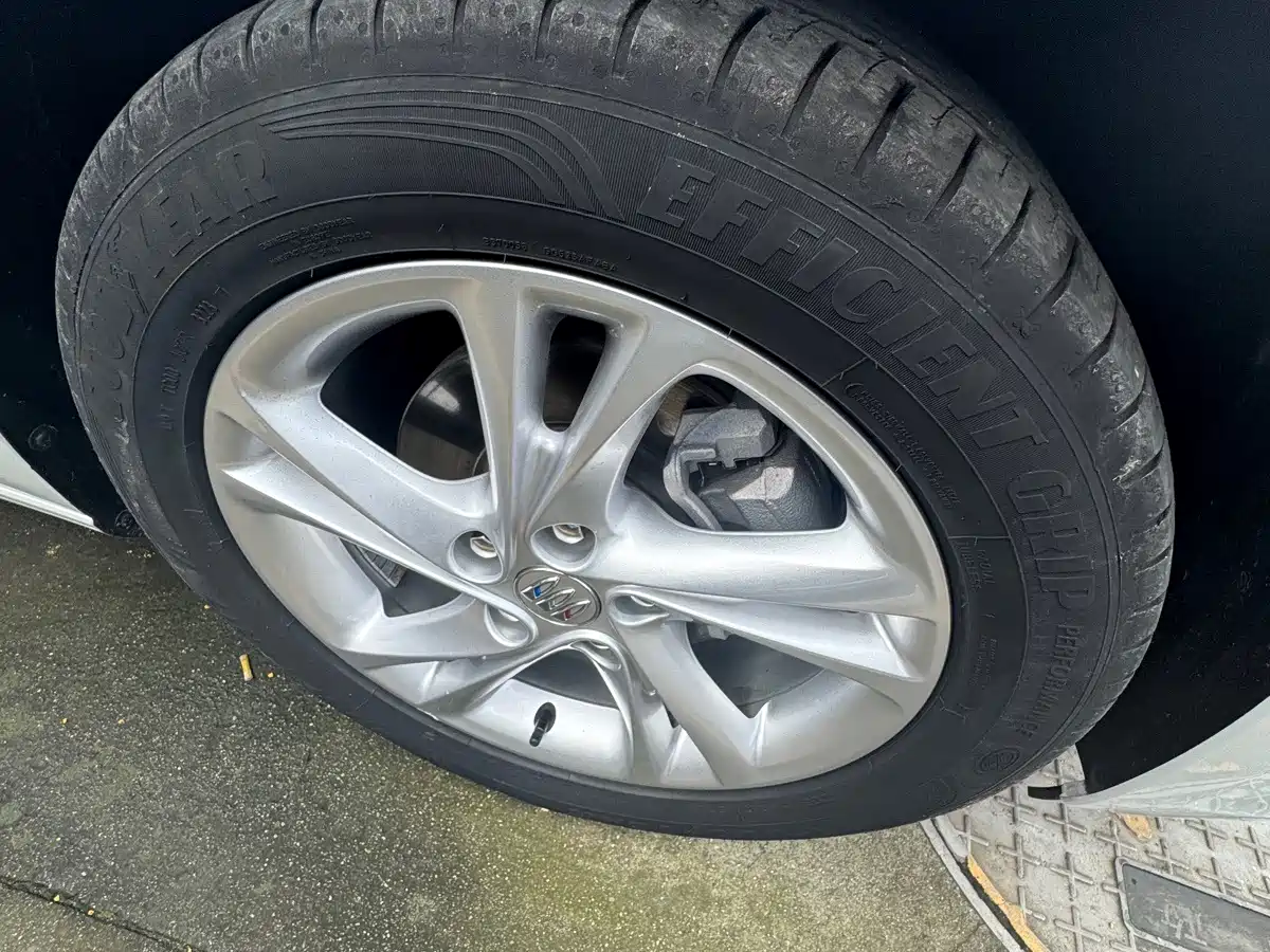 Photo 5 - Buick Regal