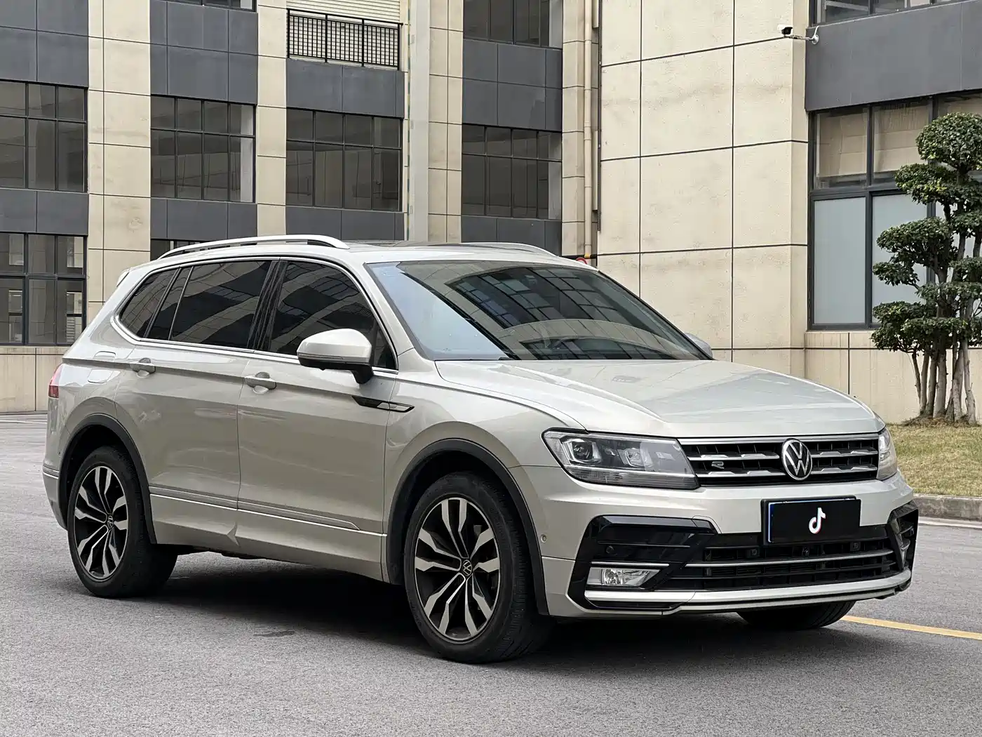 Volkswagen Tiguan L 2021 330TSI Automatic 2WD R-Line Premium фото 3