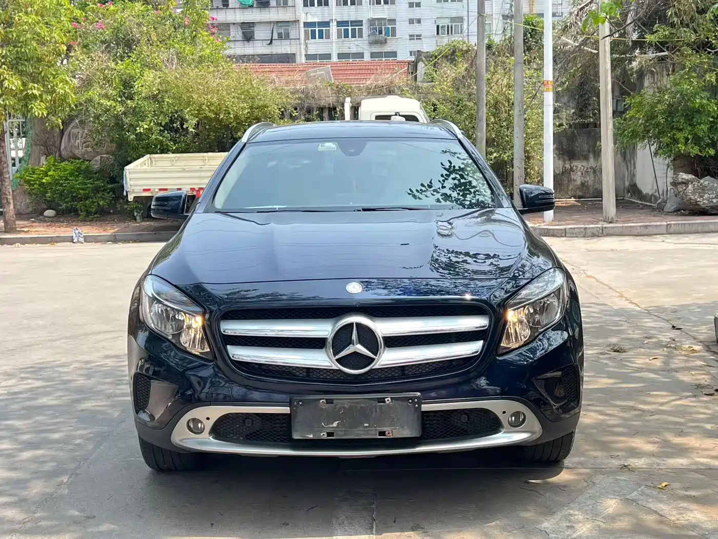 MERCEDES-BENZ GLA