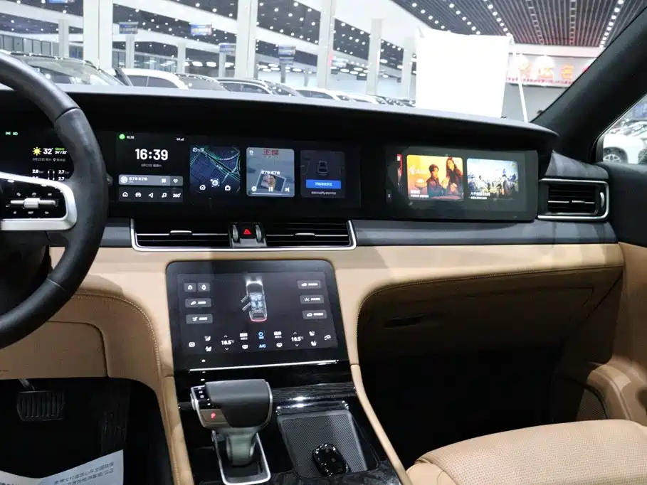 Photo 15 - Li Auto Li ONE