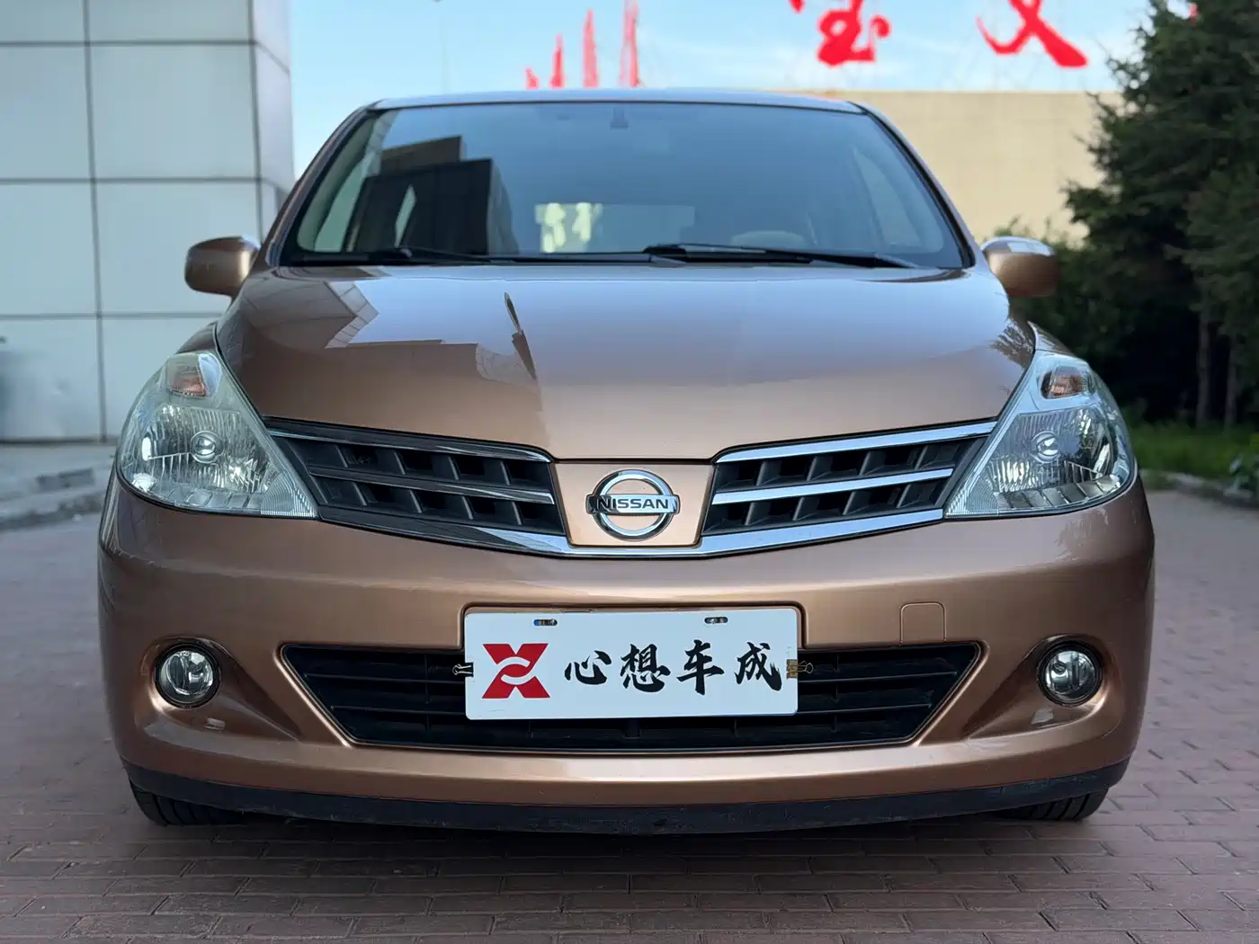 Photo 2 - Nissan Tiida