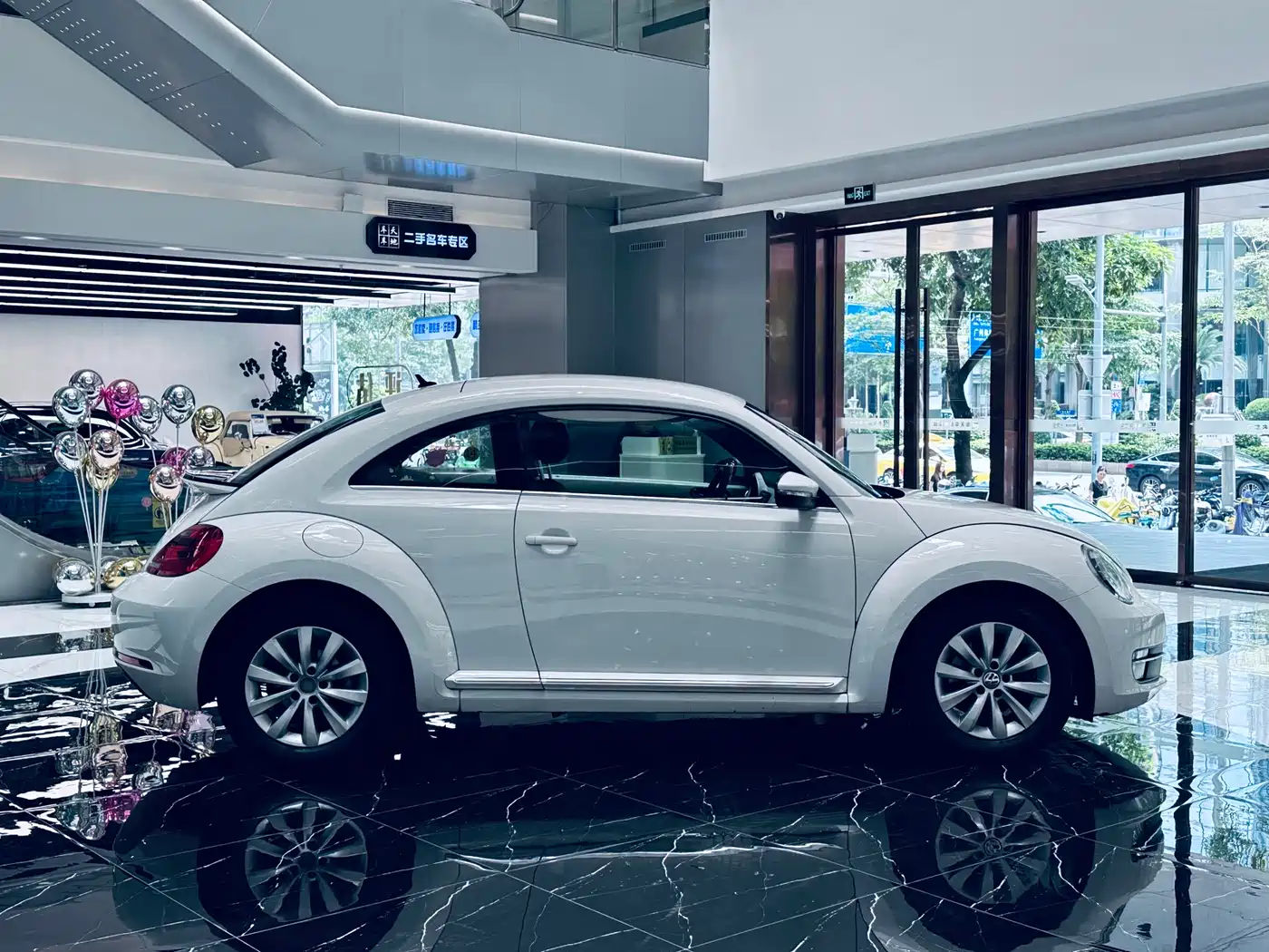 Volkswagen Beetle 2014 1.4TSI Fashion Edition фото 5