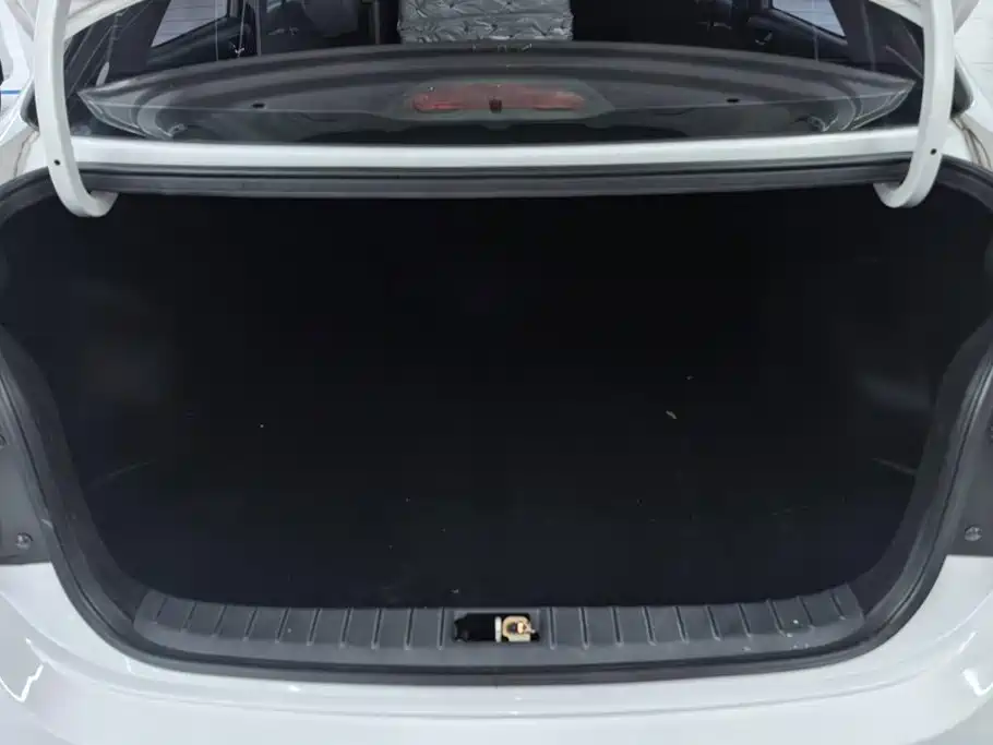 Hyundai Verna 2019 2017 1.4L Manual Renewal Edition China VI