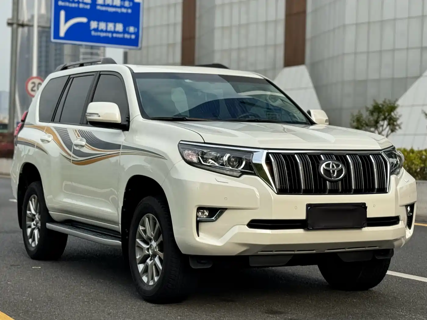 Toyota Prado 2018 3.5L Automatic TX-L Rear-mounted Spare Tire фото 3