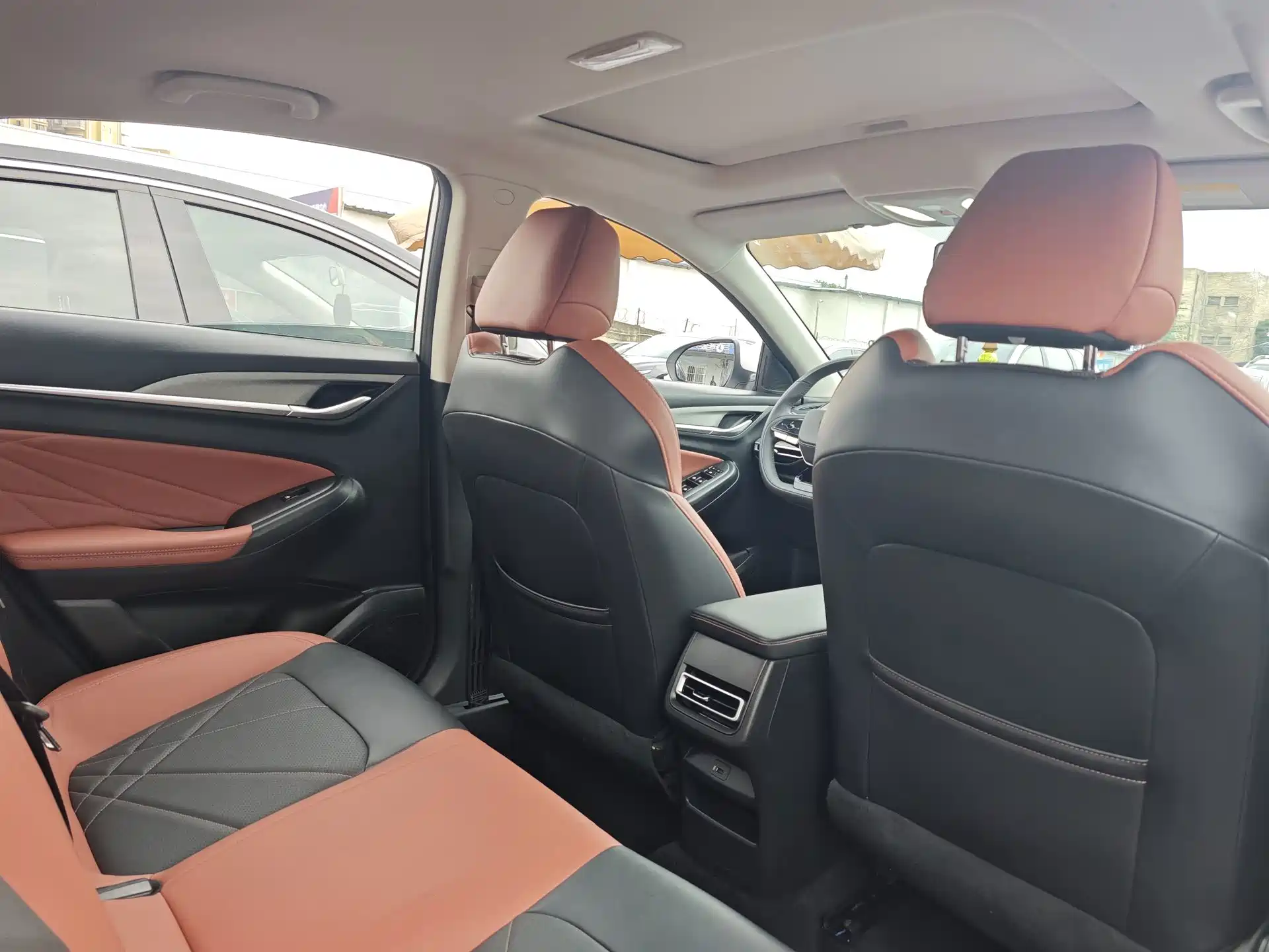 Фото 7 - Changan Eado