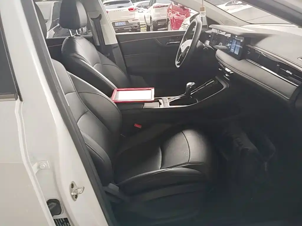 Фото 20 - Roewe i5