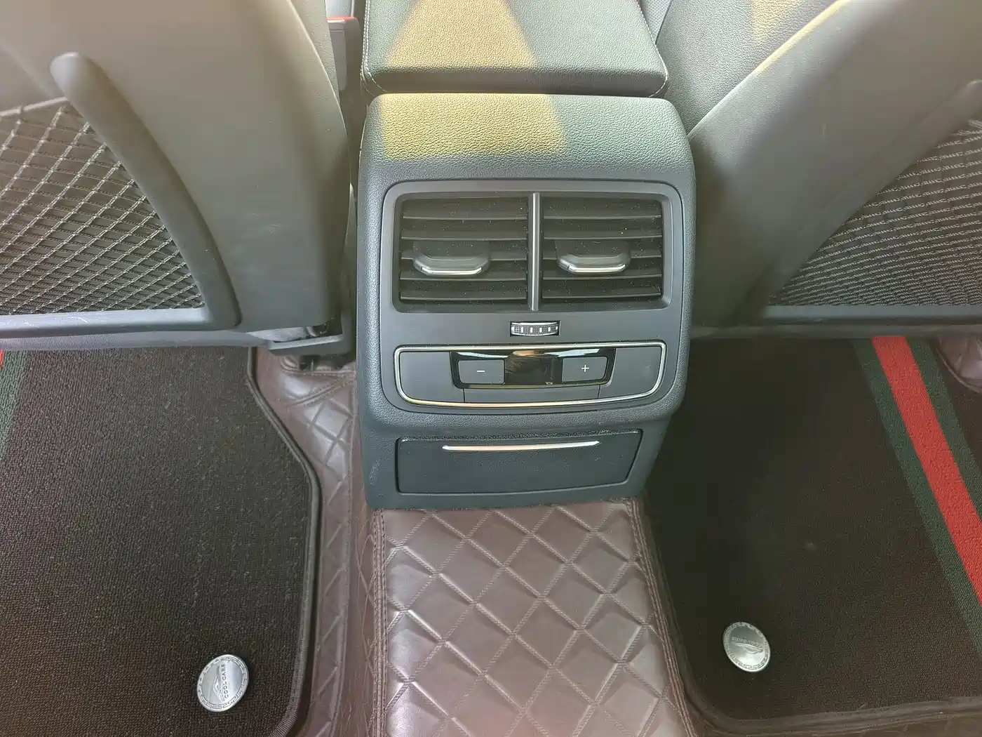 Audi A4L 2024 40 TFSI Luxury Dynamic (Starry Night Edition) фото 16