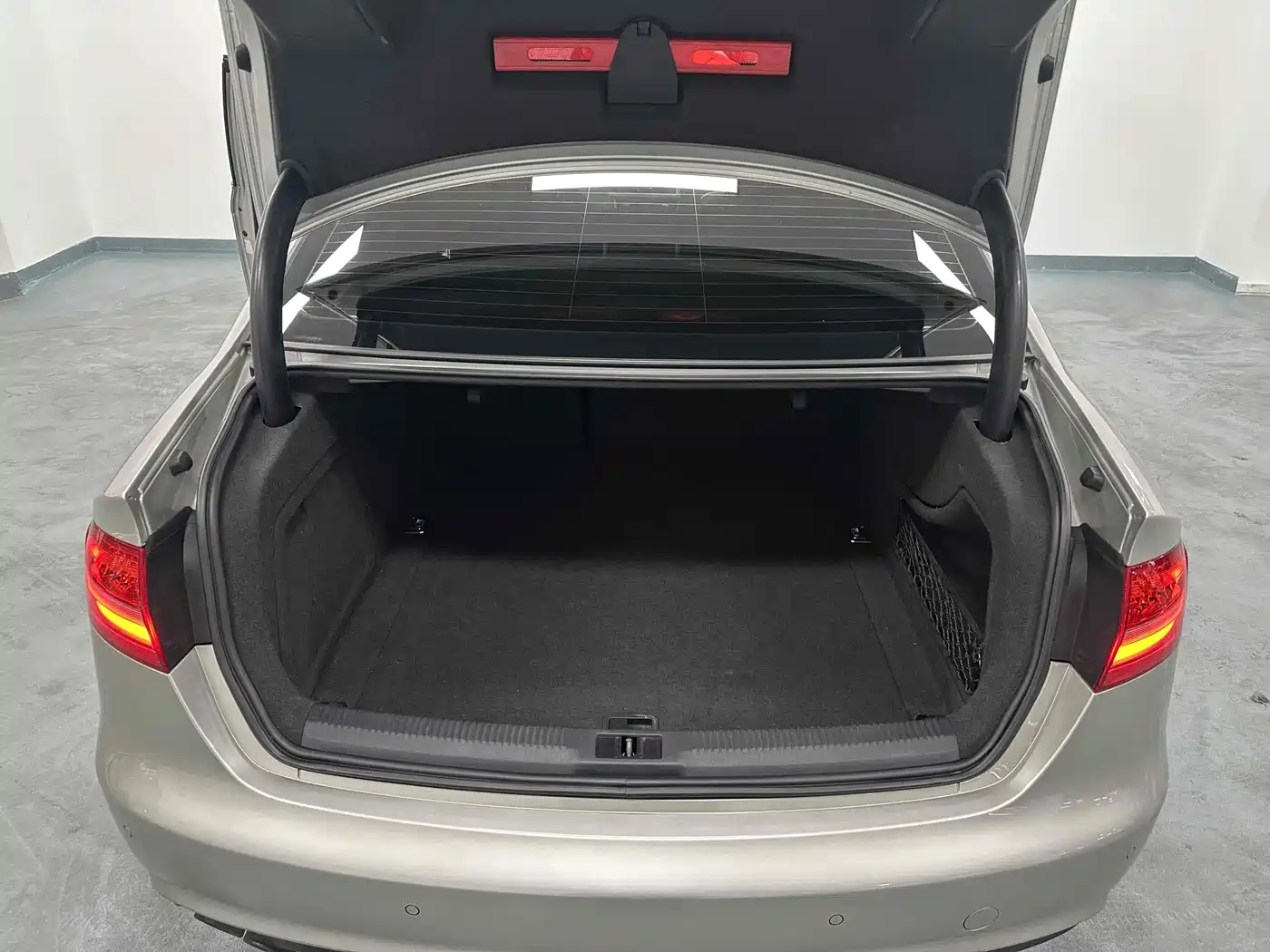 Фото 20 - Audi A4L