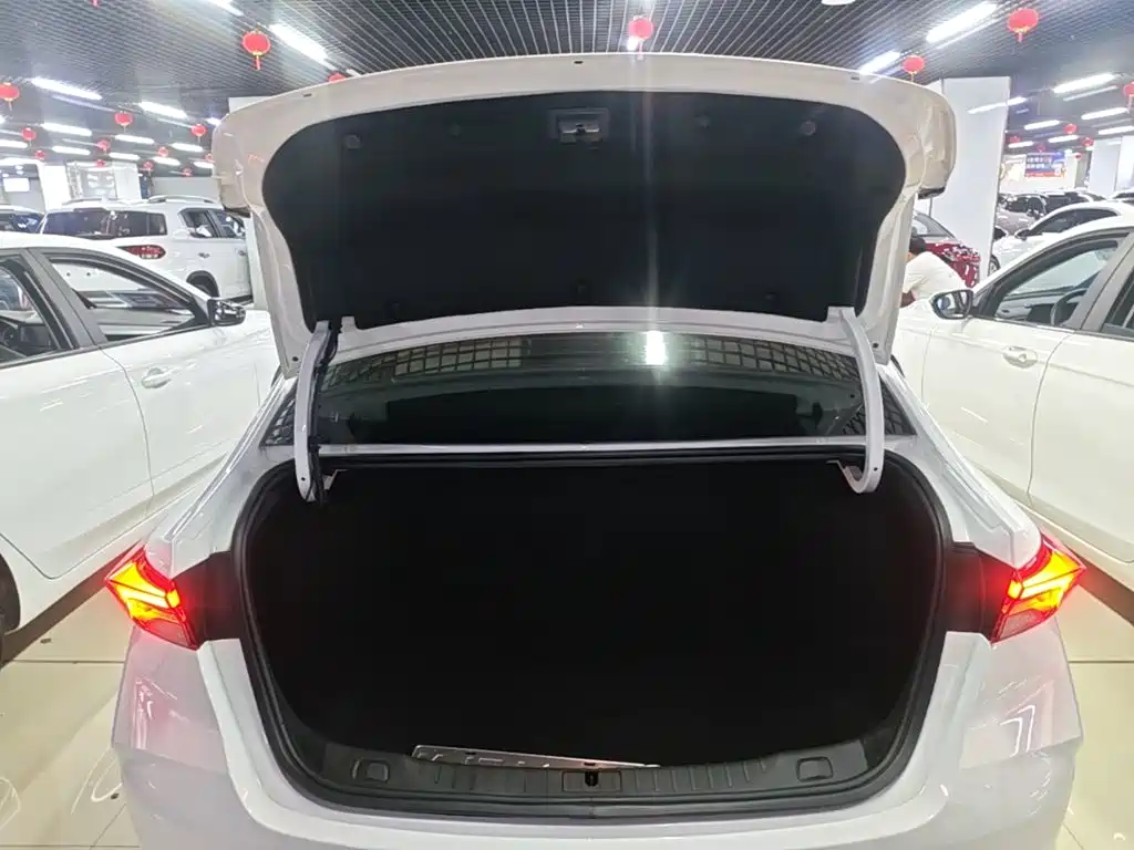 Photo 19 - Buick Verano