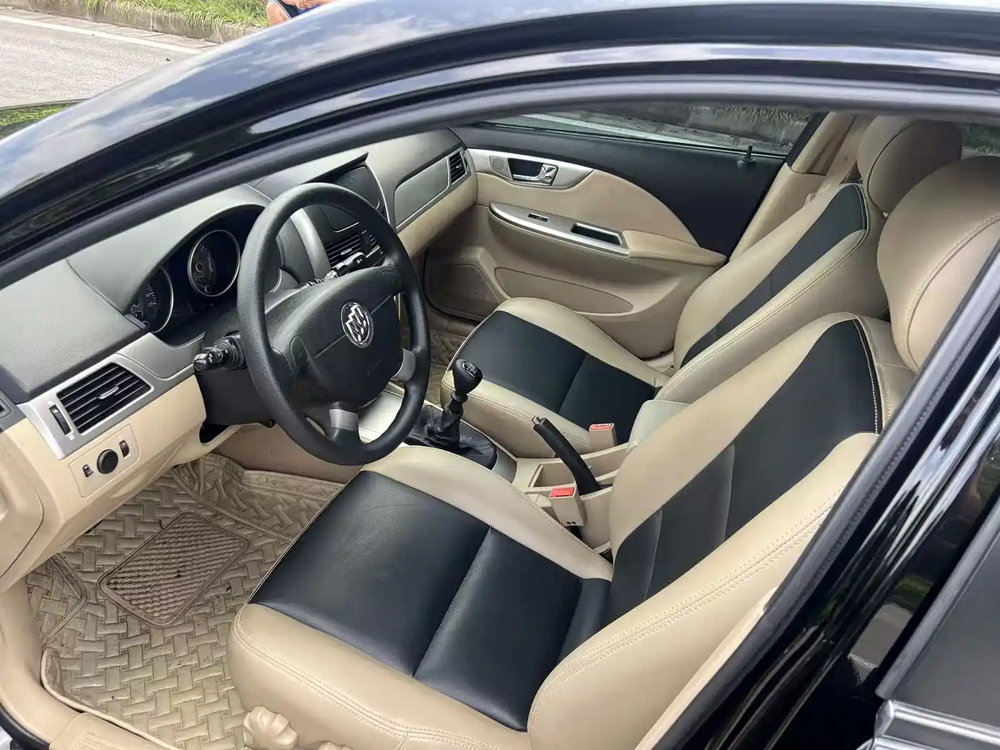 Buick Excelle 2015 1.5L Manual Classic фото 8