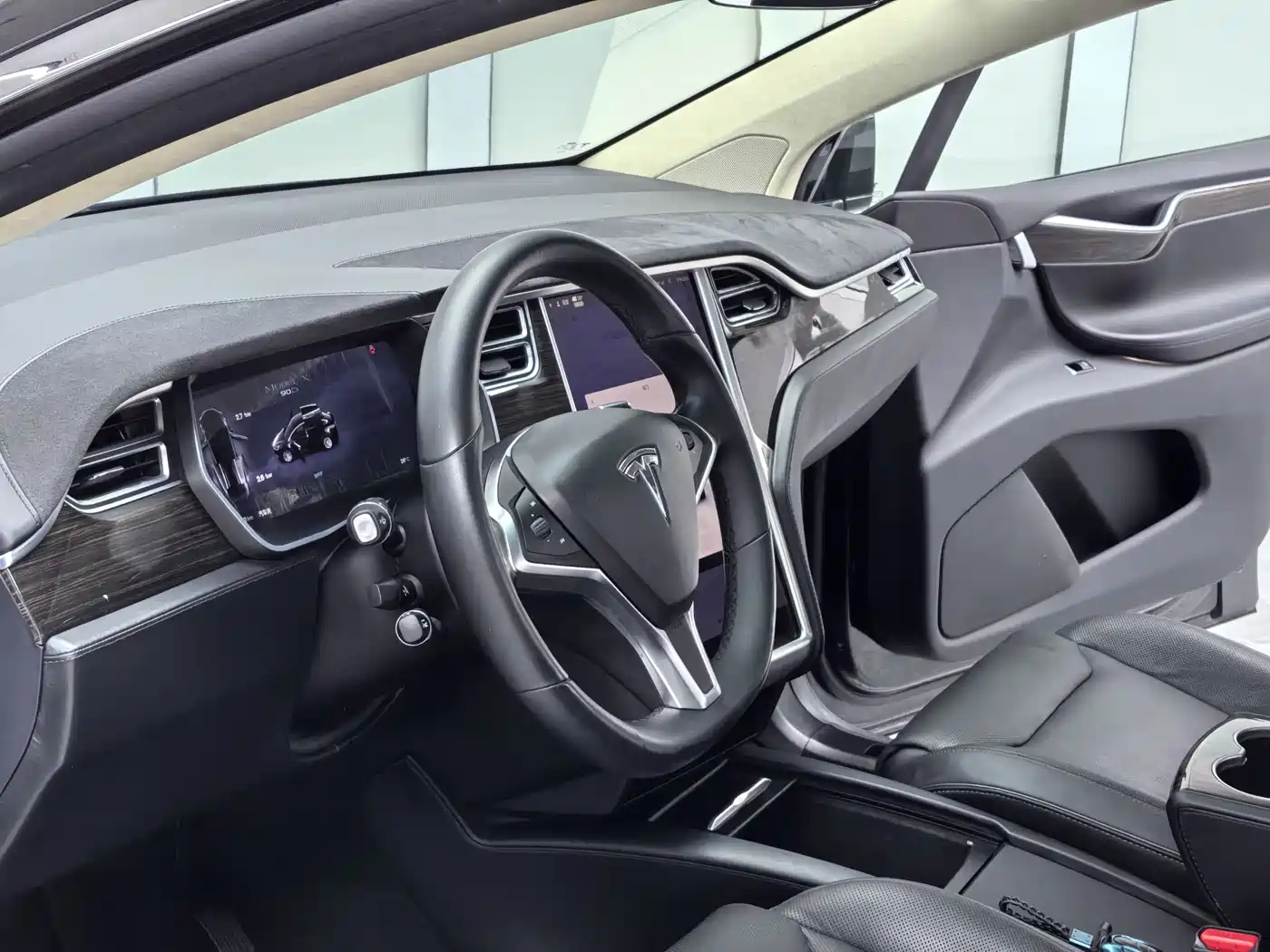 TESLA MODEL X