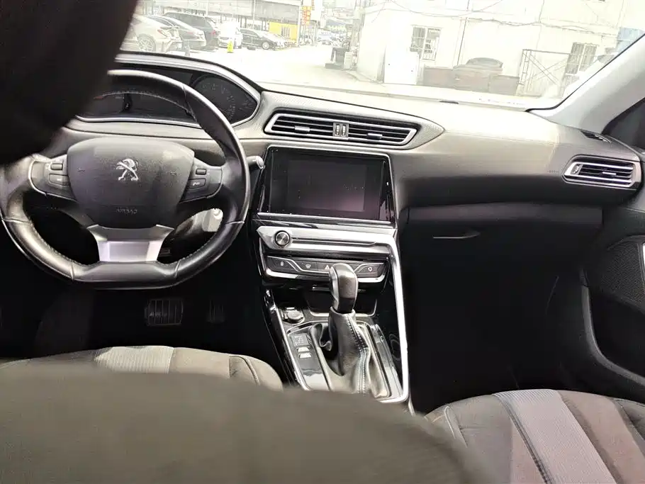 Peugeot 308 2018 1.6L Auto Luxury Edition фото 12