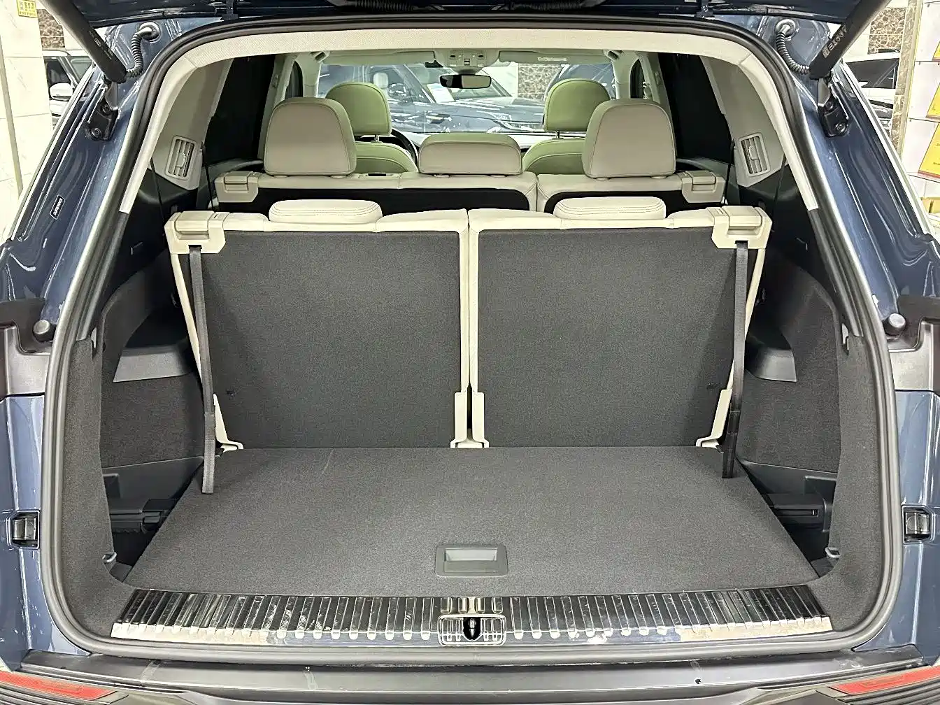 Audi Q6 2022 2023 45 TFSI quattro Uniform Cloud Yulin Package