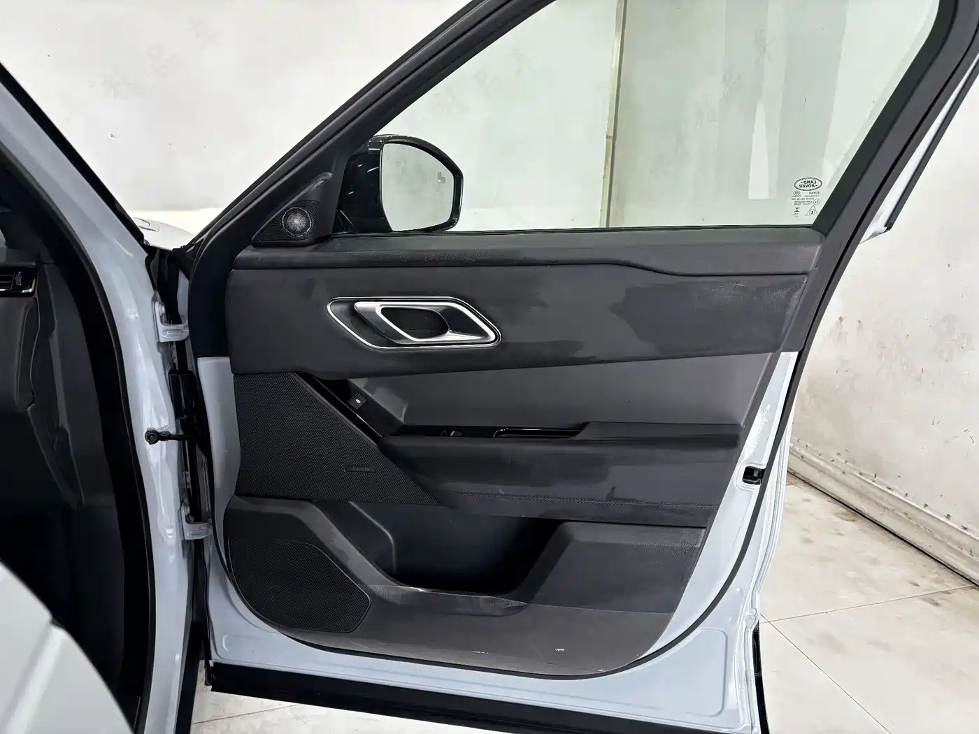 Land Rover Range Rover Velar 2024 Dynamic SE фото 24