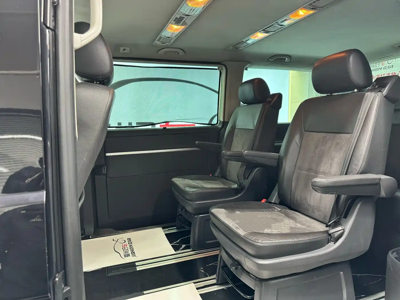 Volkswagen Multivan 2012 2.0TSI 2WD Business Edition фото 12
