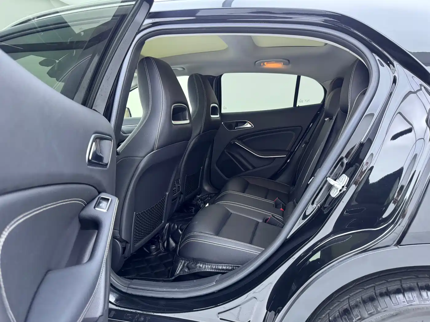 Mercedes-Benz GLA 2016 GLA 220 4MATIC Fashion фото 12