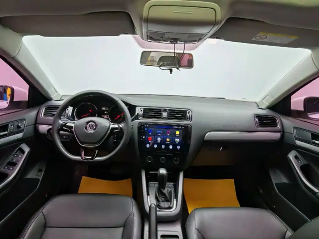 Volkswagen Sagitar 2015 230TSI Automatic Comfort фото 9