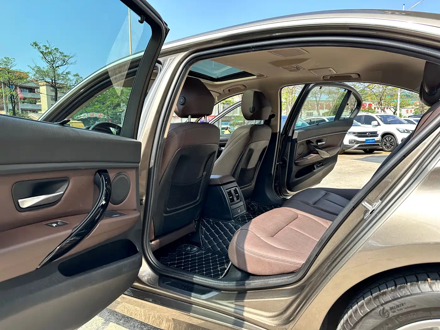 BMW 3 Series 2018 318Li фото 10