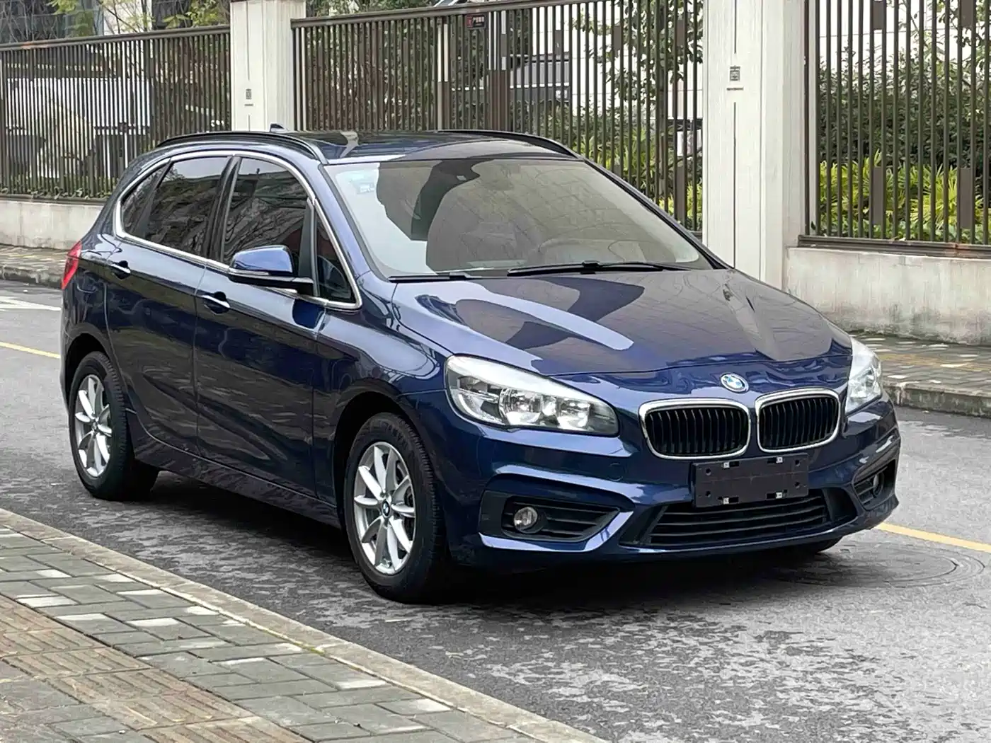 BMW 2 Series Touring 2016 218i Fashion Model фото 3