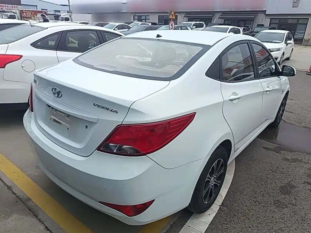 Hyundai Verna 2014 1.4L Manual Smart GLS фото 7