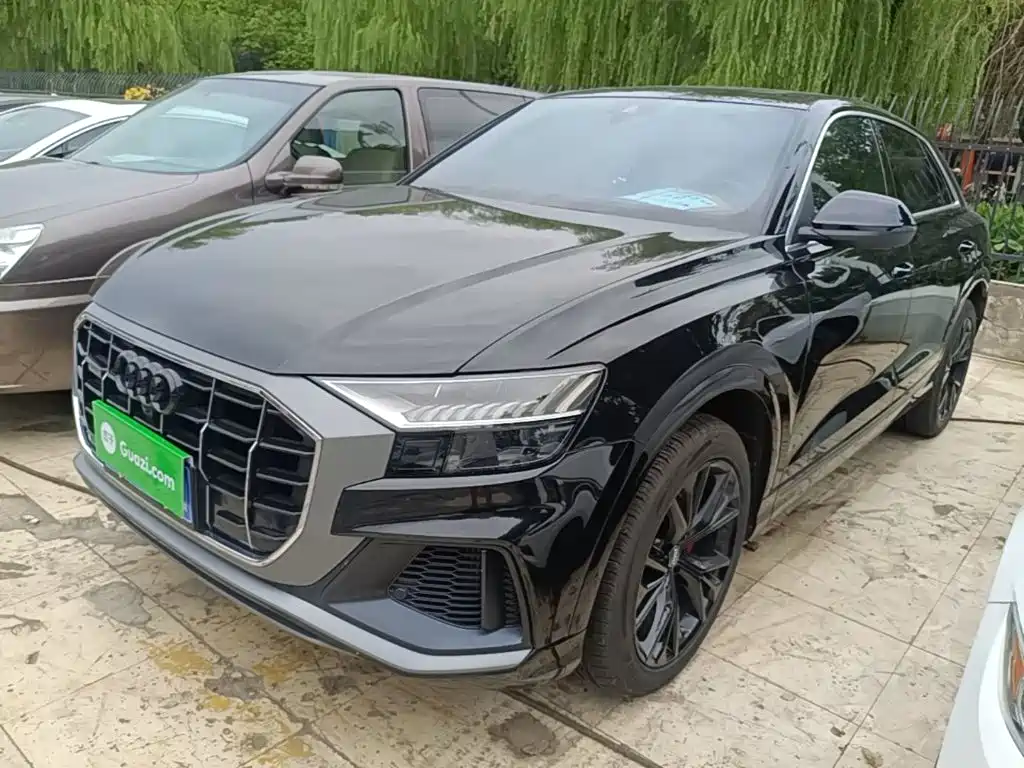 Photo 2 - Audi Q8