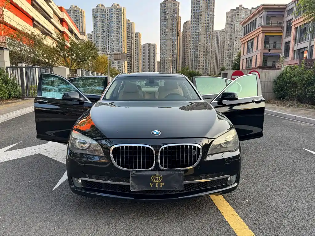 Фото 9 - BMW 7 Series