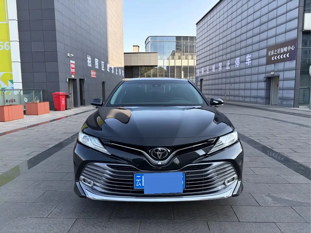 Toyota Camry 2018 2.5G Luxury Edition фото 2