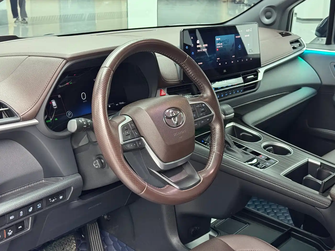 Toyota Sienna 2021 2.5L Hybrid Platinum Edition фото 7