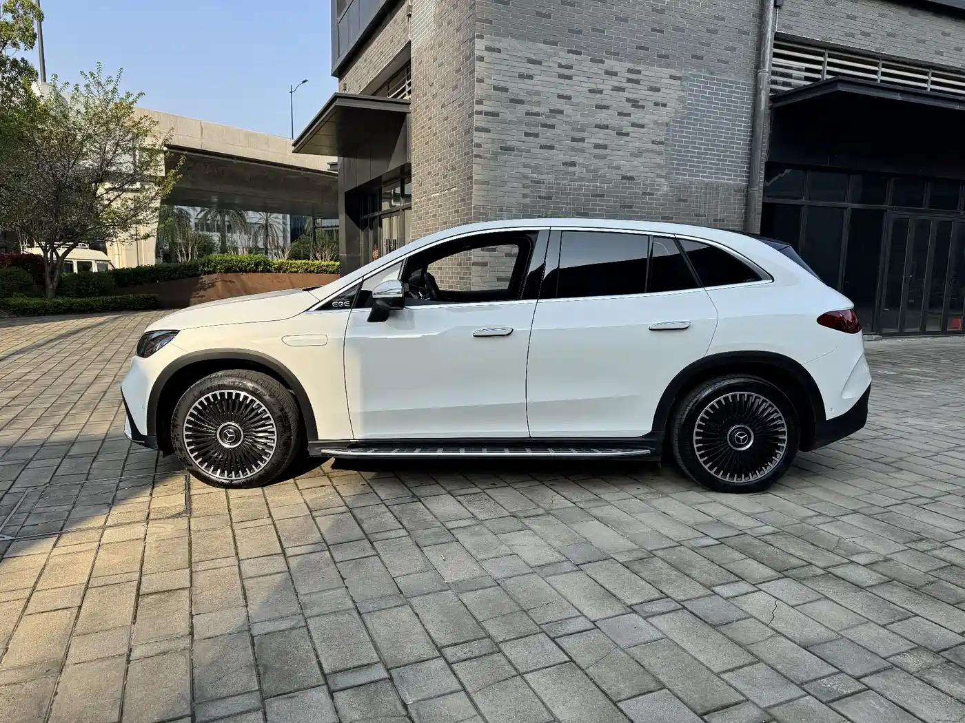 MERCEDES-BENZ EQE SUV