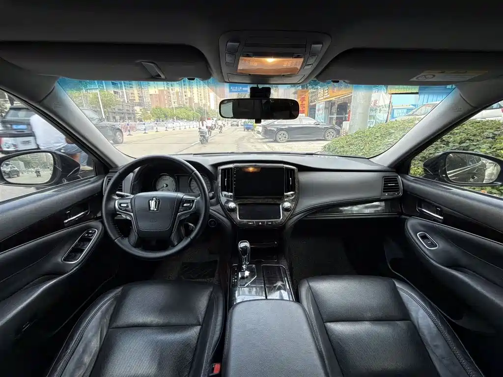 Toyota Crown 2017 2.0T Sport Edition фото 3