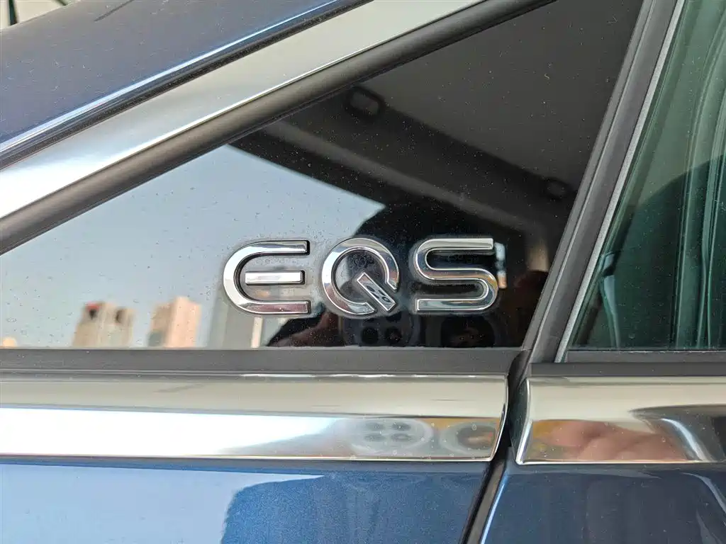 MERCEDES-BENZ EQS