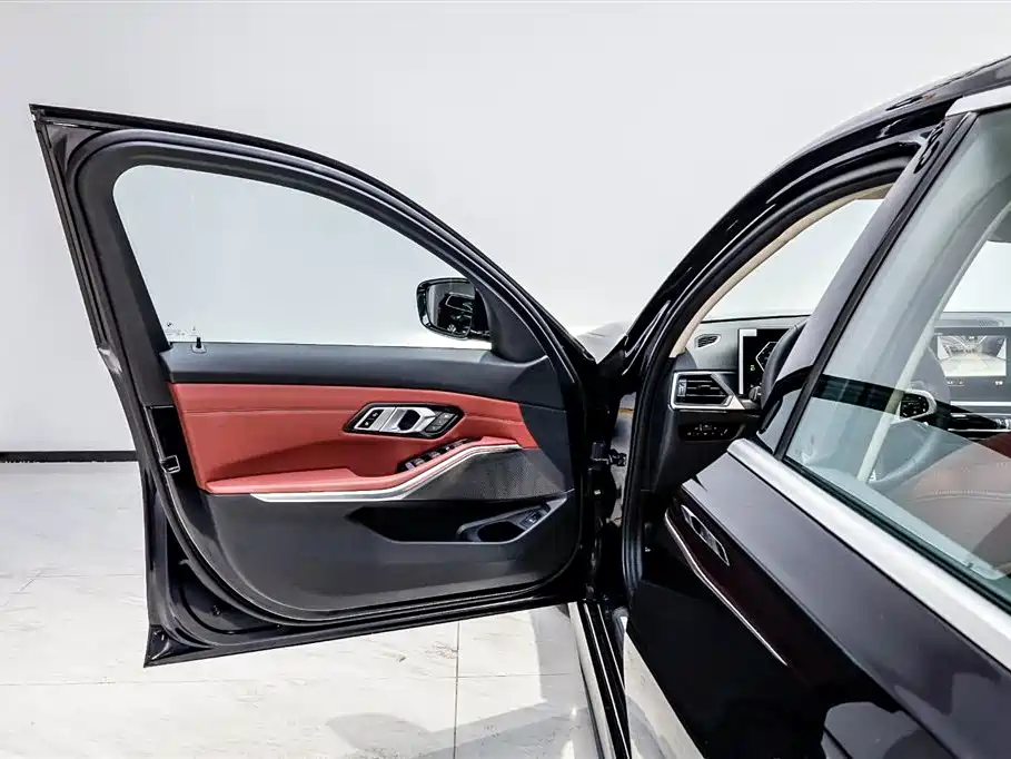 BMW 3 Series 2023 325Li M Sport Package фото 26