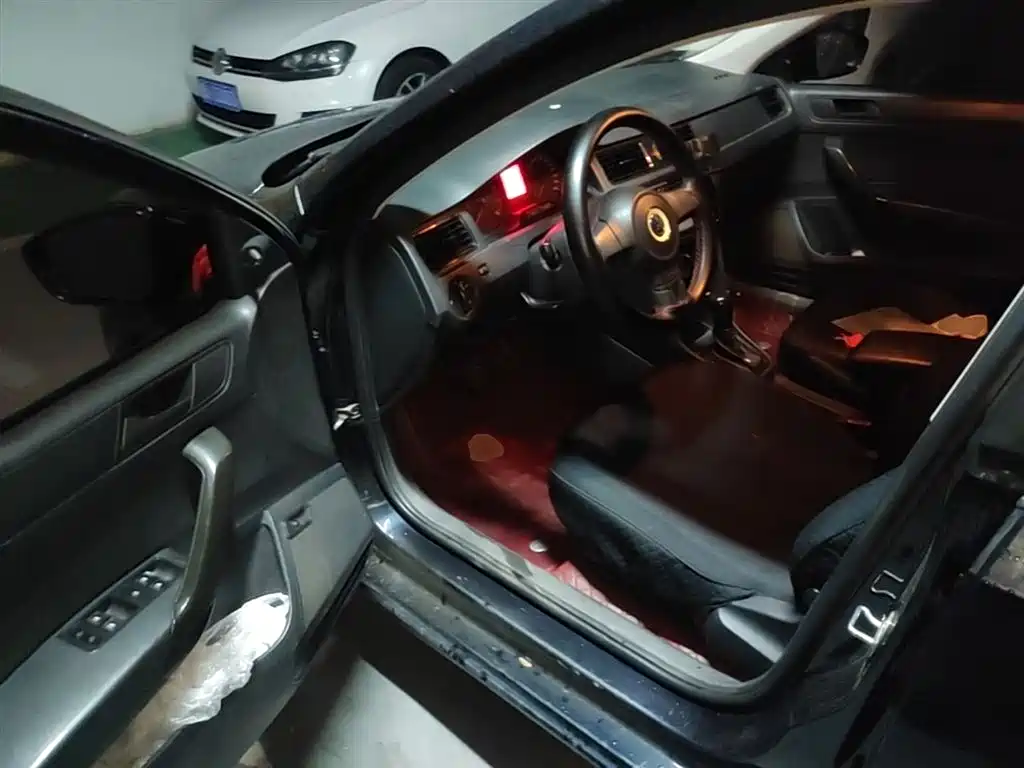Volkswagen Santana 2015 1.6L Automatic Trend Edition фото 16