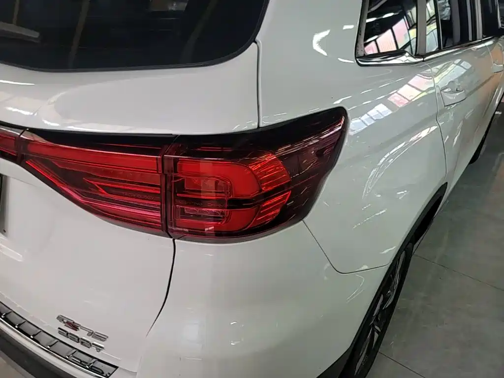 Photo 8 - Changan CS75