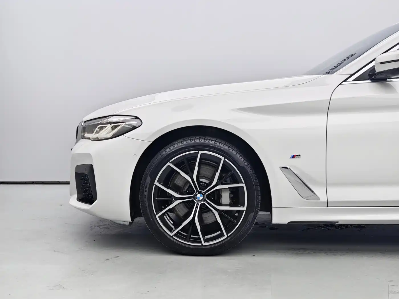 BMW 5 Series 2022 Model Third Facelift 530Li Premium M Sport Package фото 6