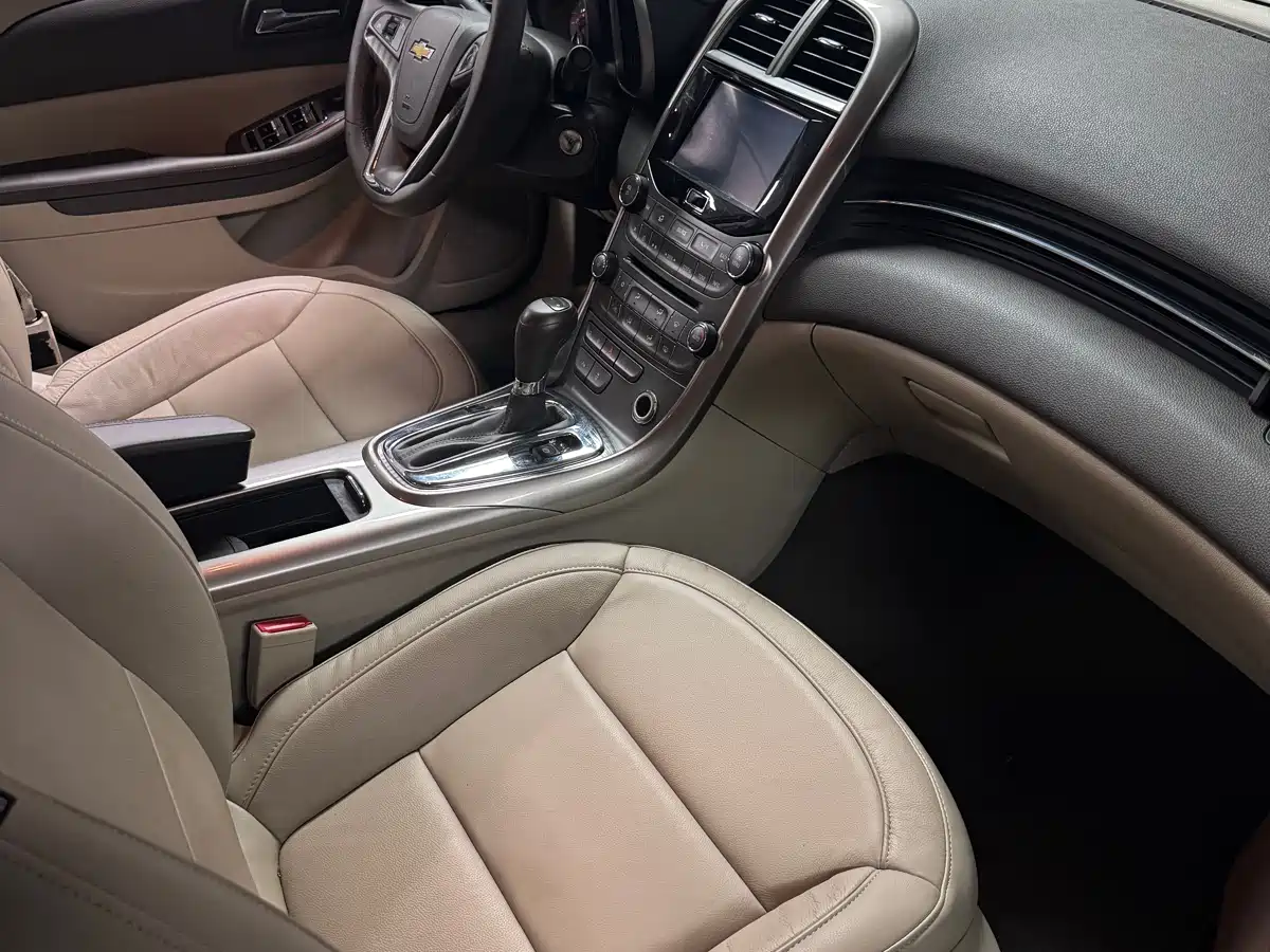 Chevrolet Malibu 2013 2.0L Automatic Luxury Edition фото 8