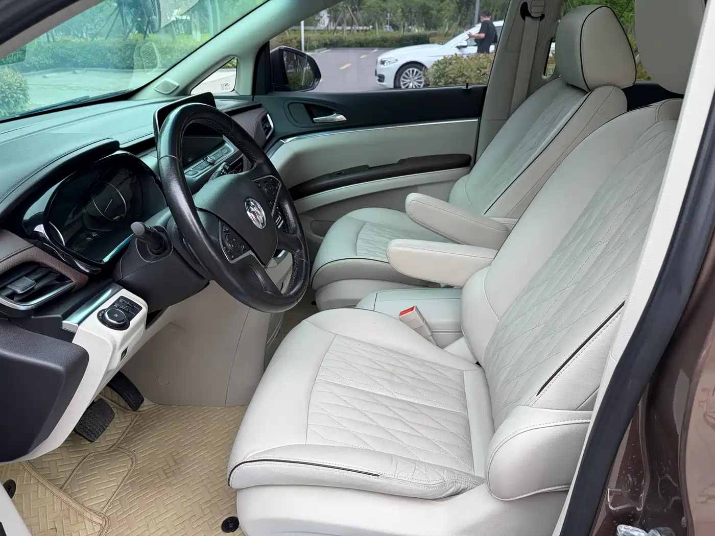 Buick GL8 2021 Land Business Class 652T Luxury фото 7