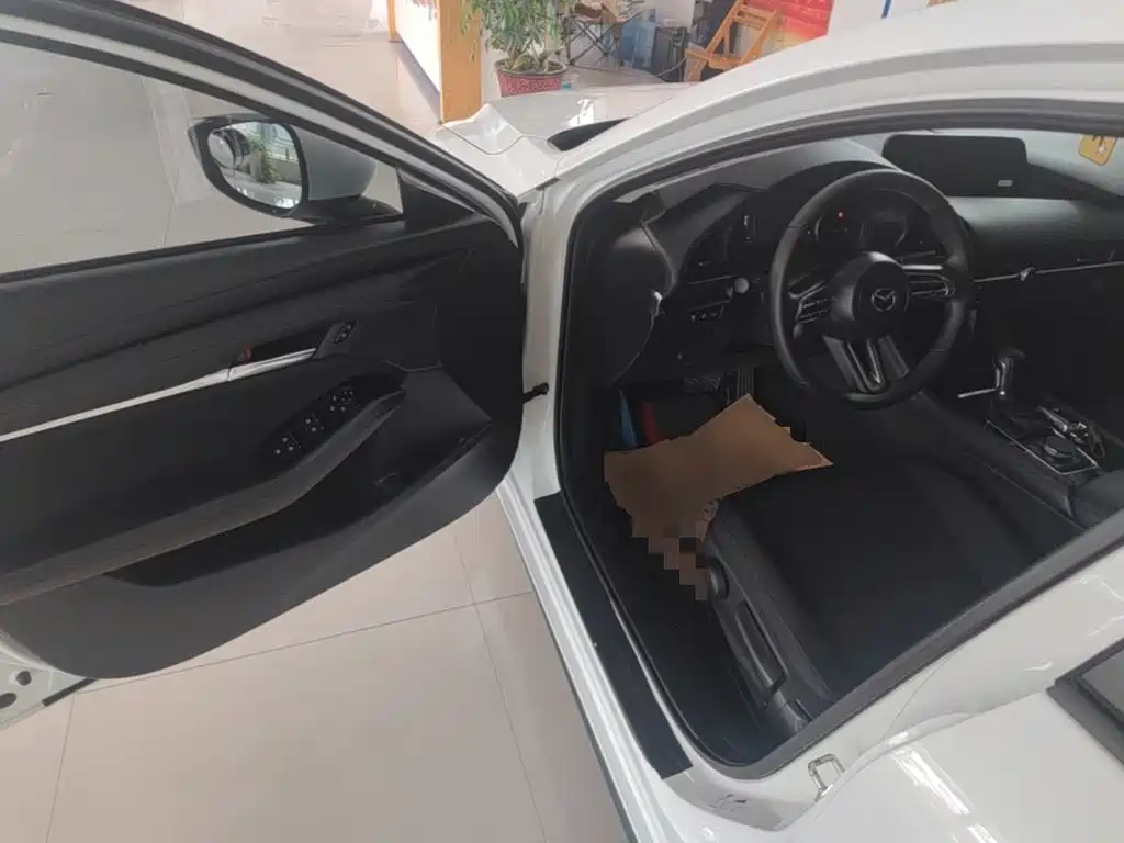 Mazda Mazda 3 2025 2023 2.0L Auto Zhixuan