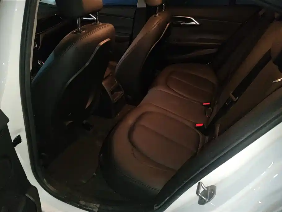 BMW 1 Series 2018 Facelift 118i Sport фото 11