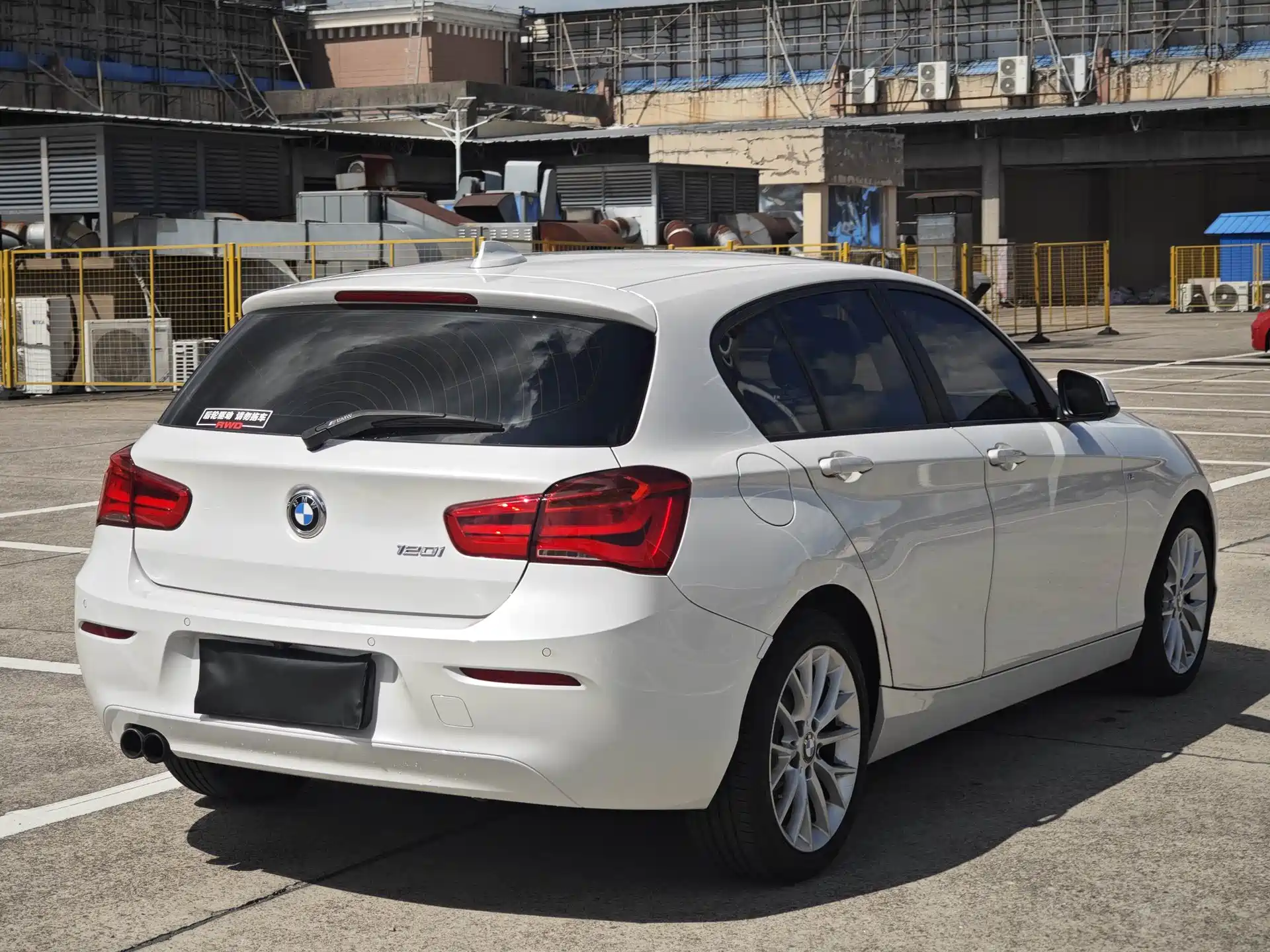 Photo 7 - BMW 1 Series (Import)