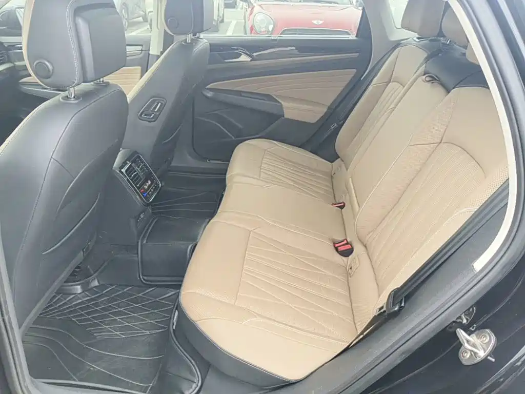 Photo 17 - Volkswagen Passat