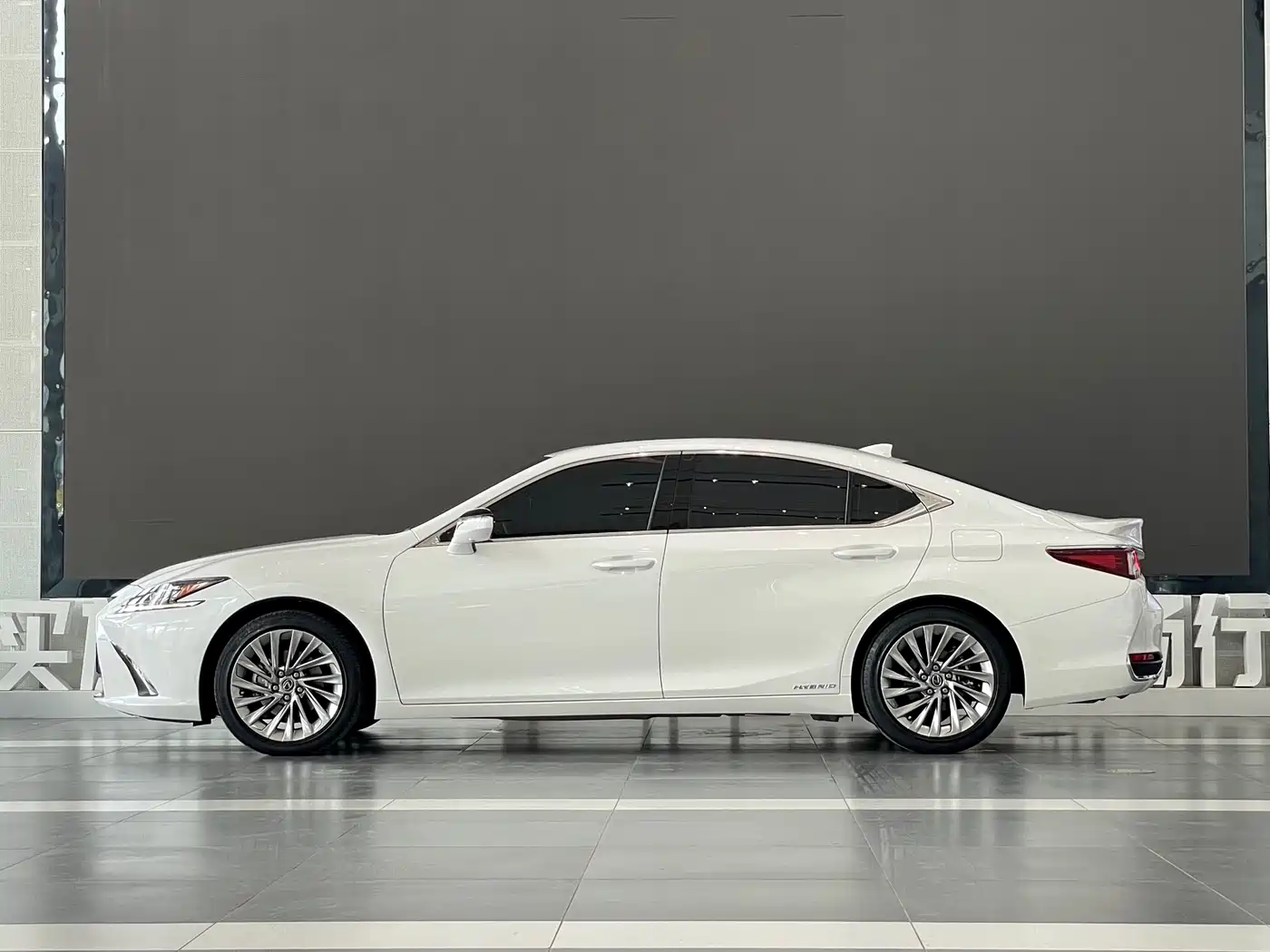 Lexus ES 2021 300h Executive Edition фото 3