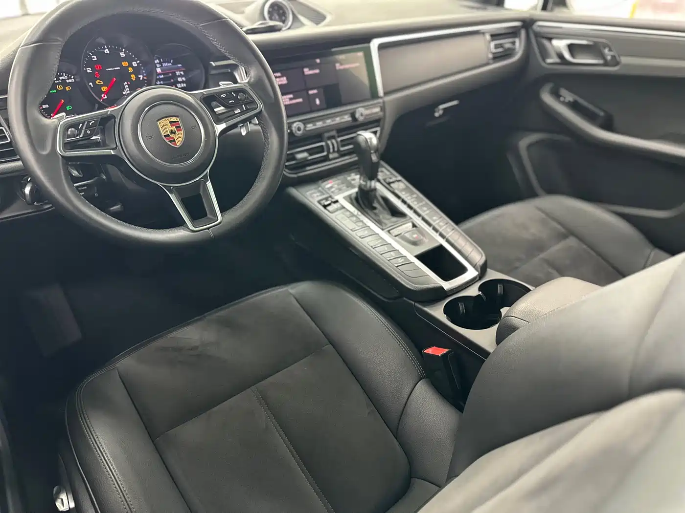 Porsche Macan 2018 Macan 2.0T фото 13
