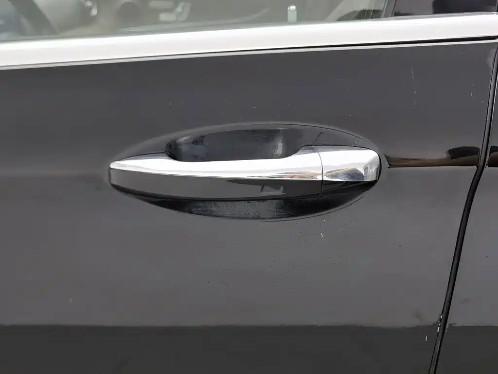Photo 18 - Mercedes-Benz E-Class