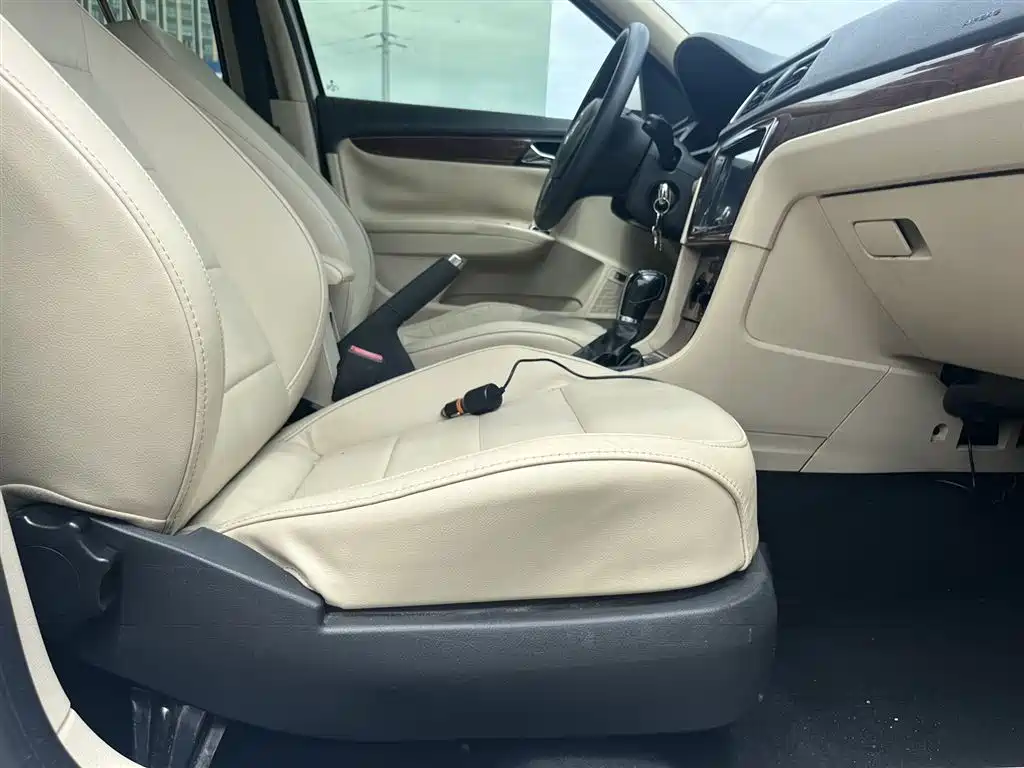 Volkswagen Lavida 2013 1.6L Automatic Comfort Edition фото 6