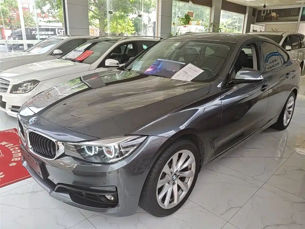BMW 3 Series GT 2019 320i Fashion Model